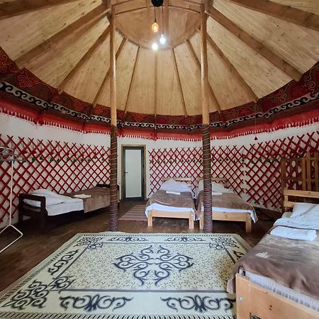 קראקול Happy Nomads Yurts & Hostel מראה חיצוני תמונה