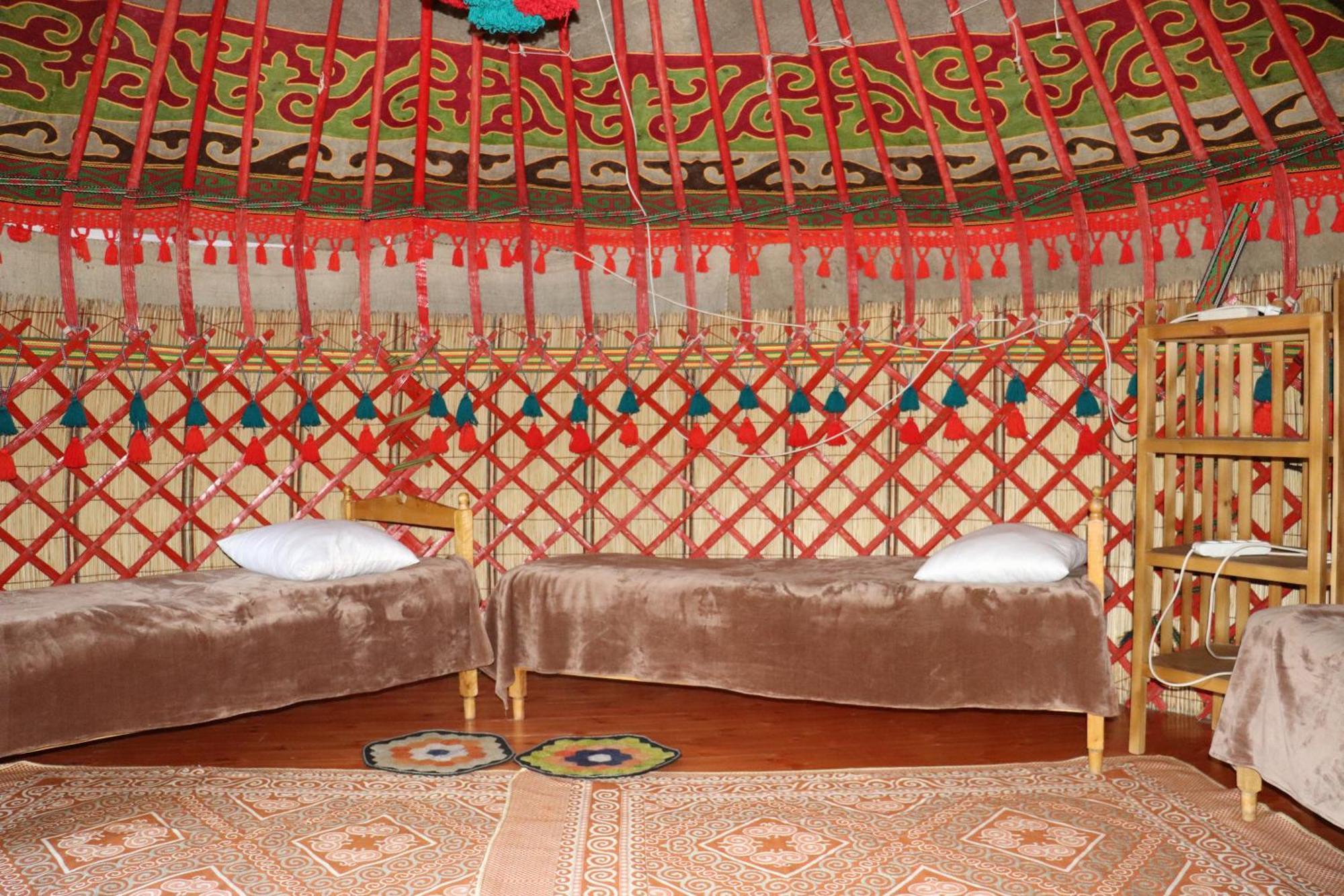 קראקול Happy Nomads Yurts & Hostel מראה חיצוני תמונה
