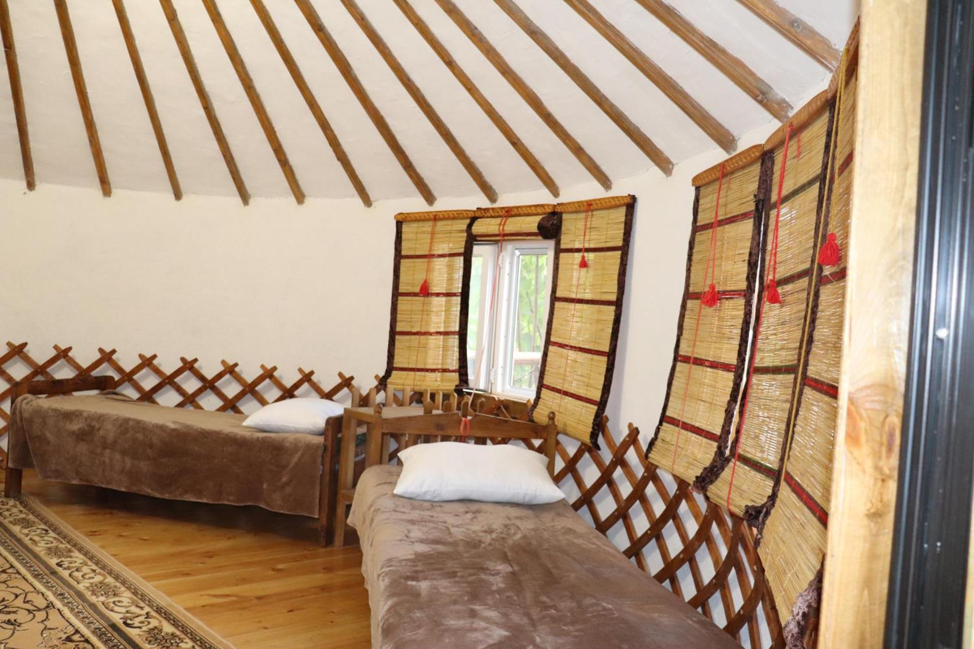קראקול Happy Nomads Yurts & Hostel מראה חיצוני תמונה