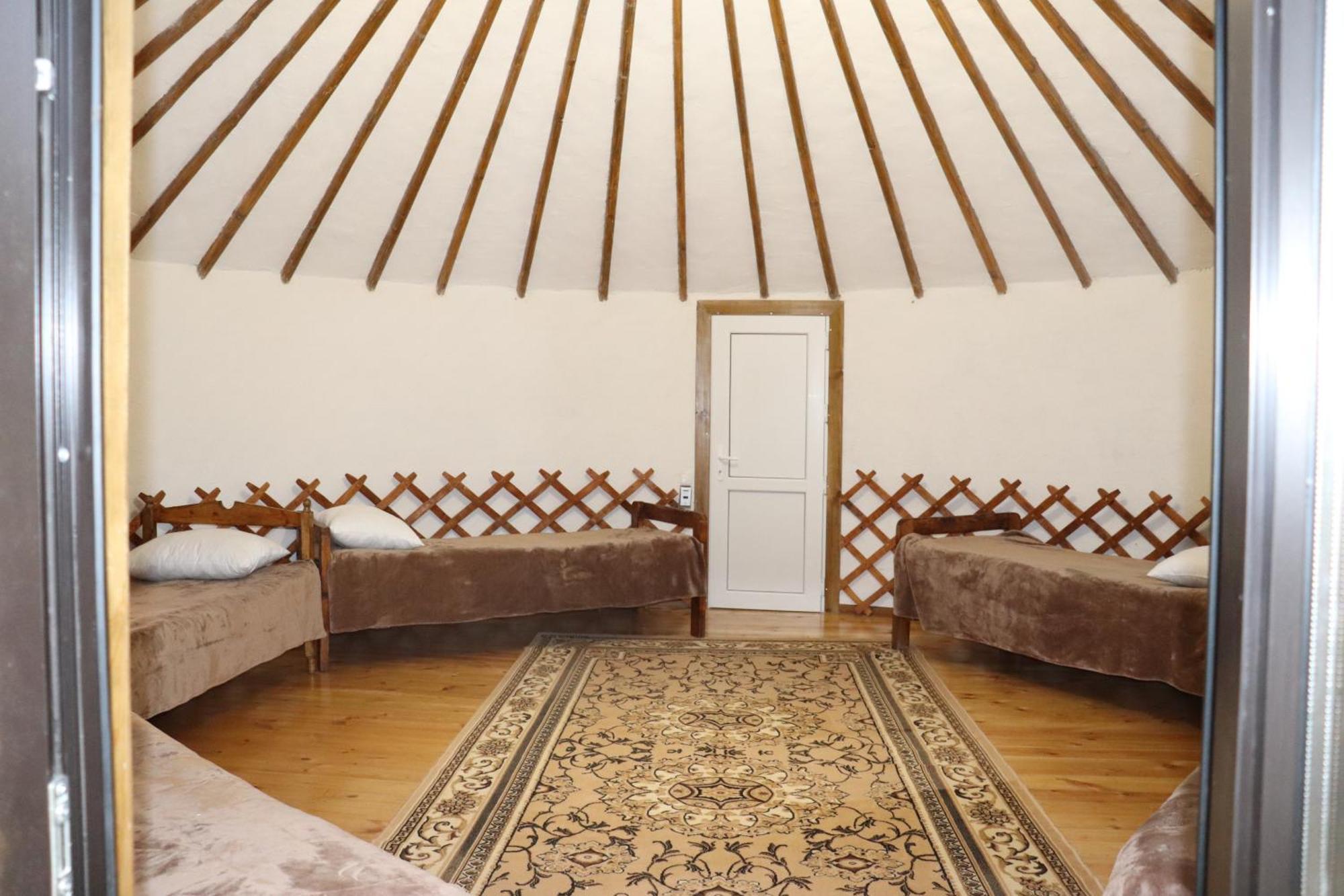 קראקול Happy Nomads Yurts & Hostel מראה חיצוני תמונה