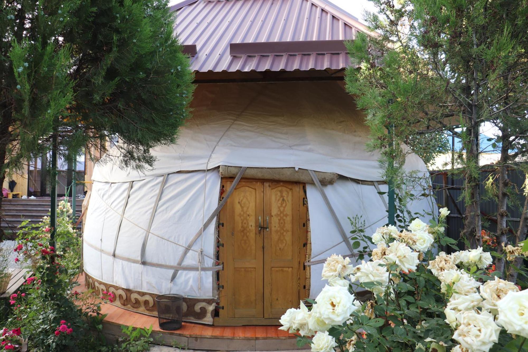 קראקול Happy Nomads Yurts & Hostel מראה חיצוני תמונה