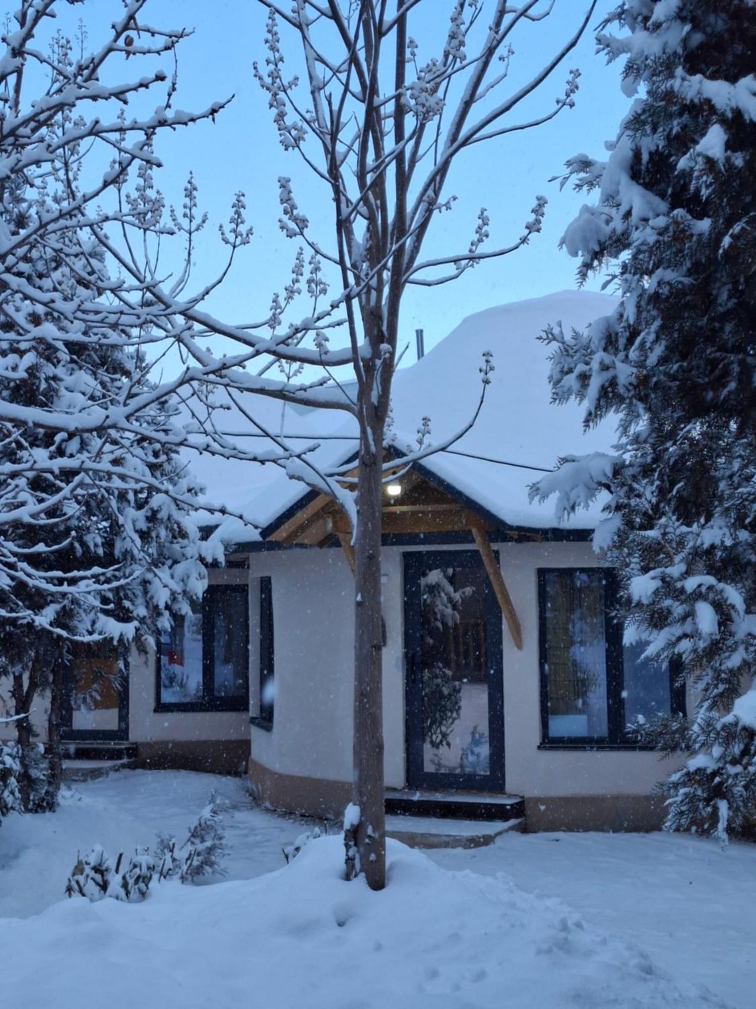 קראקול Happy Nomads Yurts & Hostel מראה חיצוני תמונה
