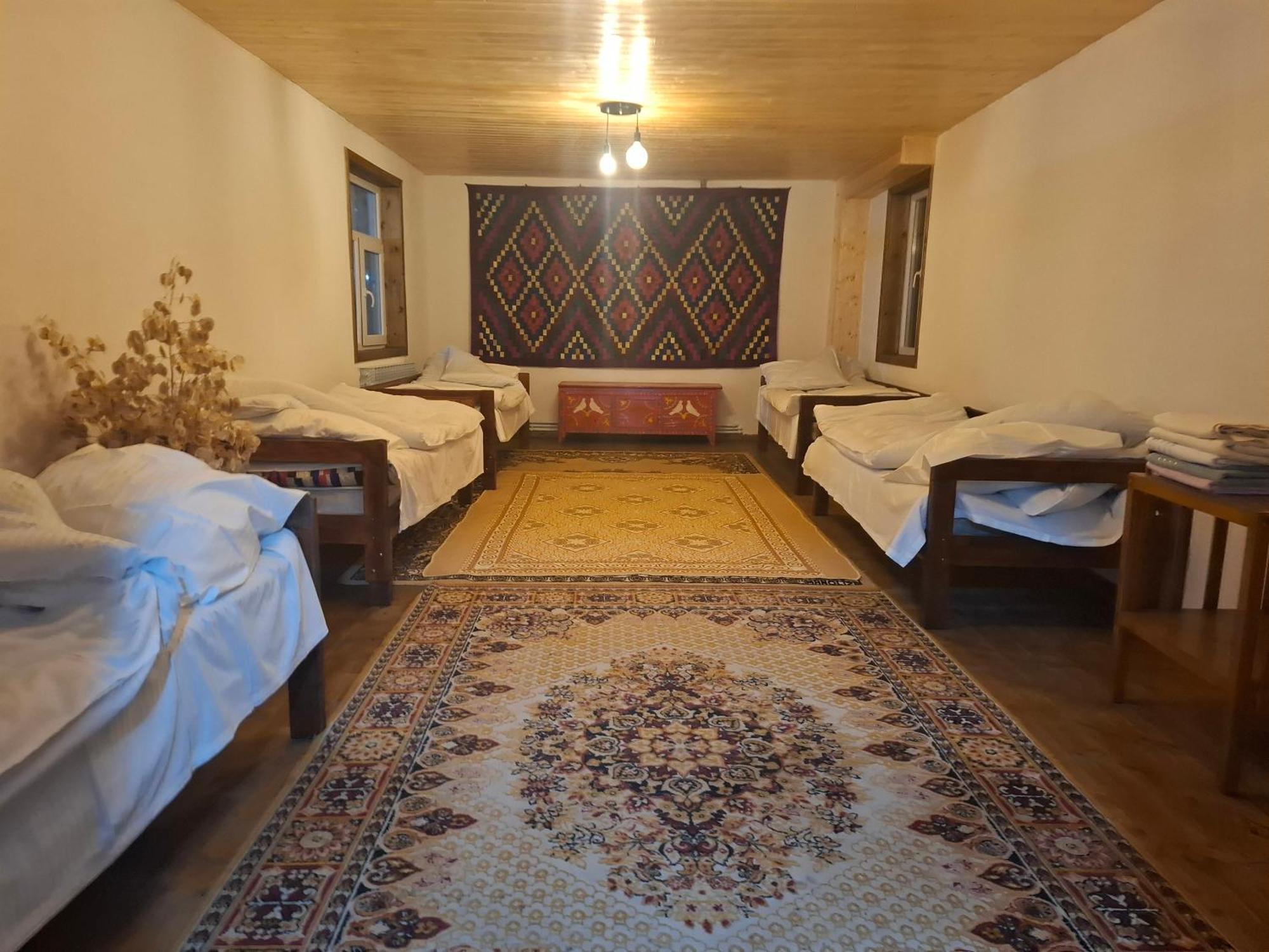 קראקול Happy Nomads Yurts & Hostel מראה חיצוני תמונה