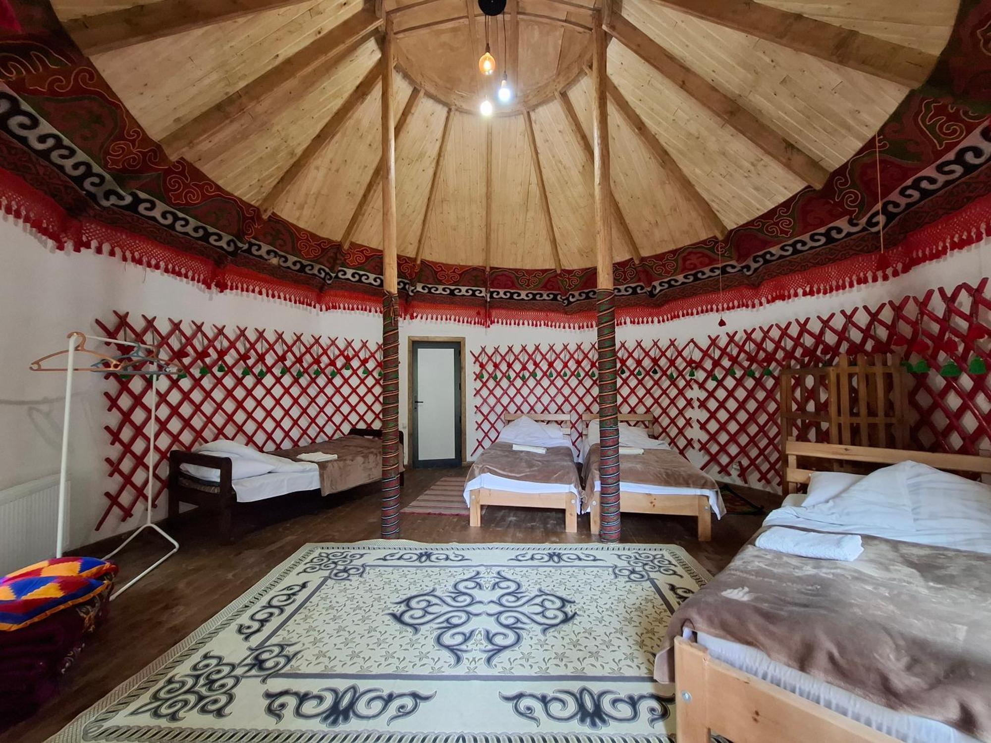 קראקול Happy Nomads Yurts & Hostel מראה חיצוני תמונה