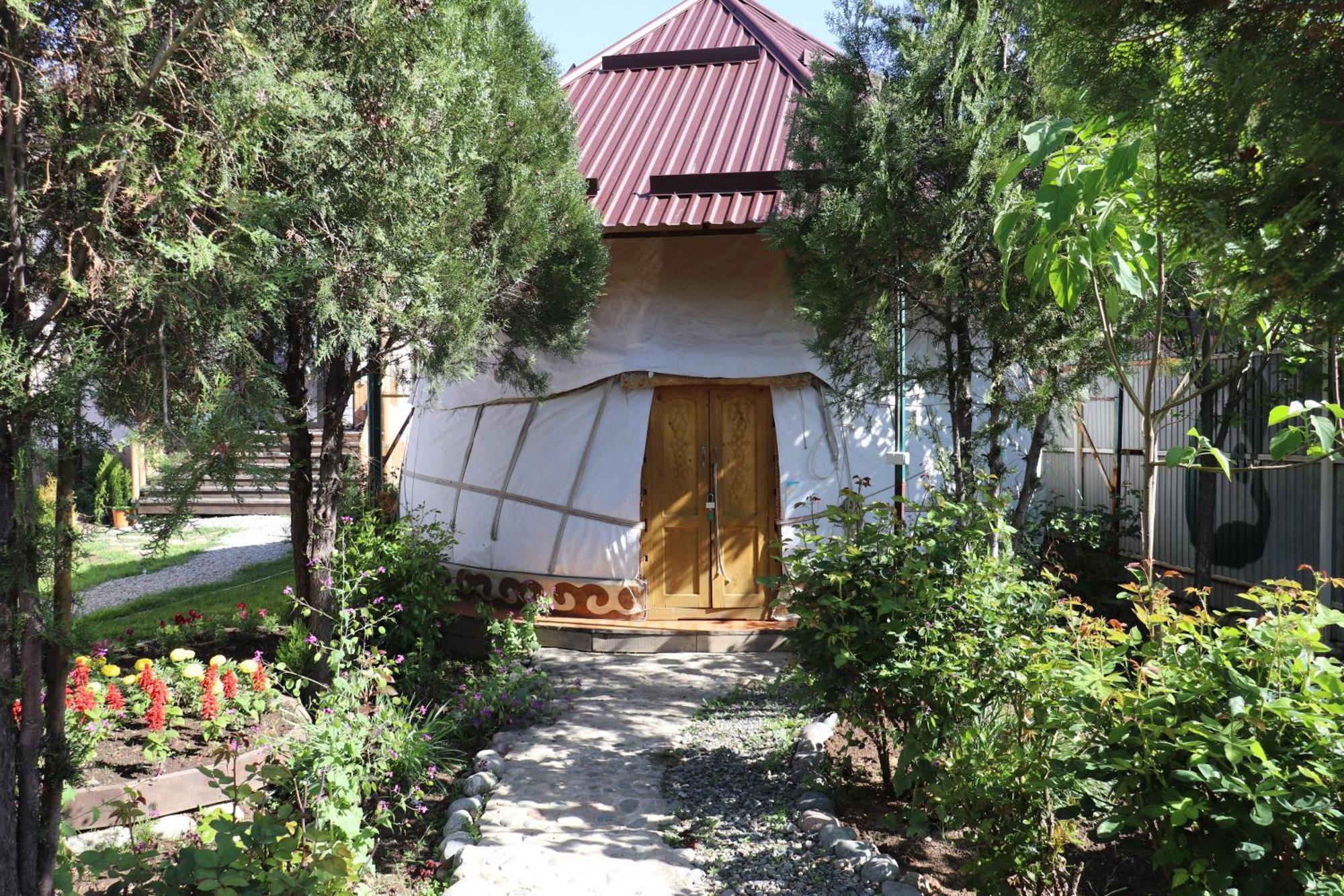 קראקול Happy Nomads Yurts & Hostel מראה חיצוני תמונה